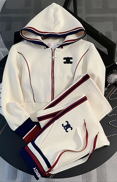 Женская модная спортивка