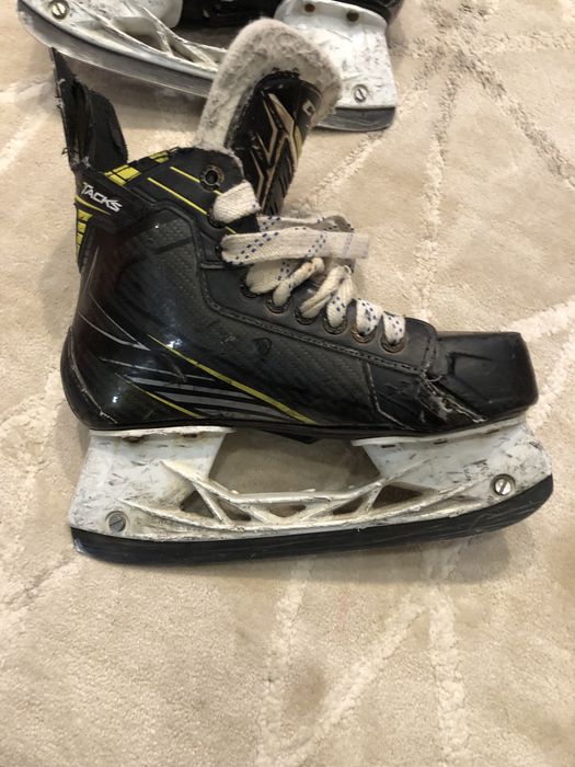 Коньки хоккейные