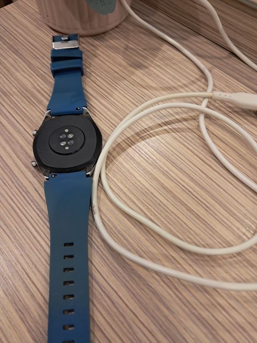 Продавам смарт часовник Huawei Watch 46