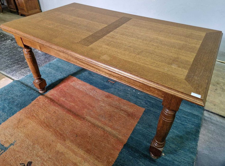 Трапезна разтегателна маса от масивен дъб