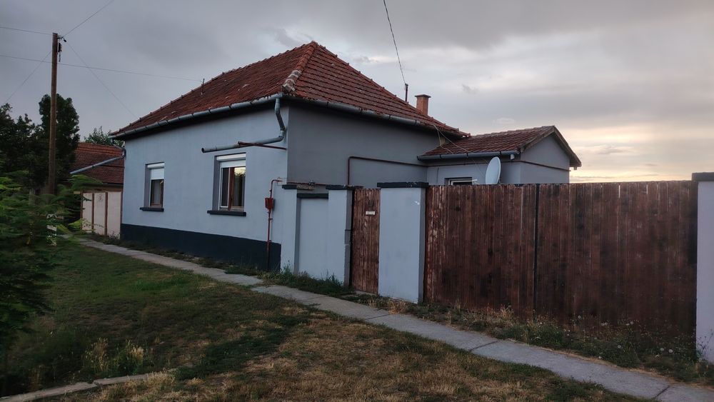 Casa mare in Batania