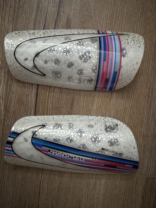 Щитки футбольные