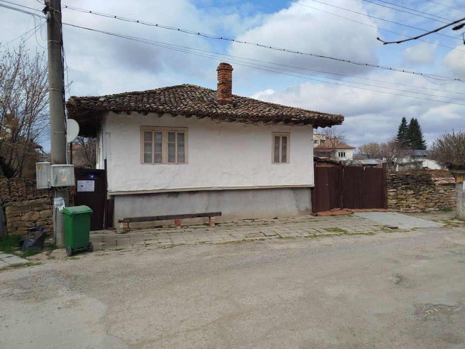 Продава къща  в с. Джулюница