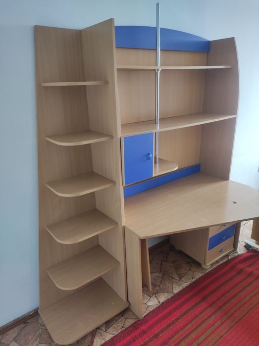 Компьютерный стол и шкафы