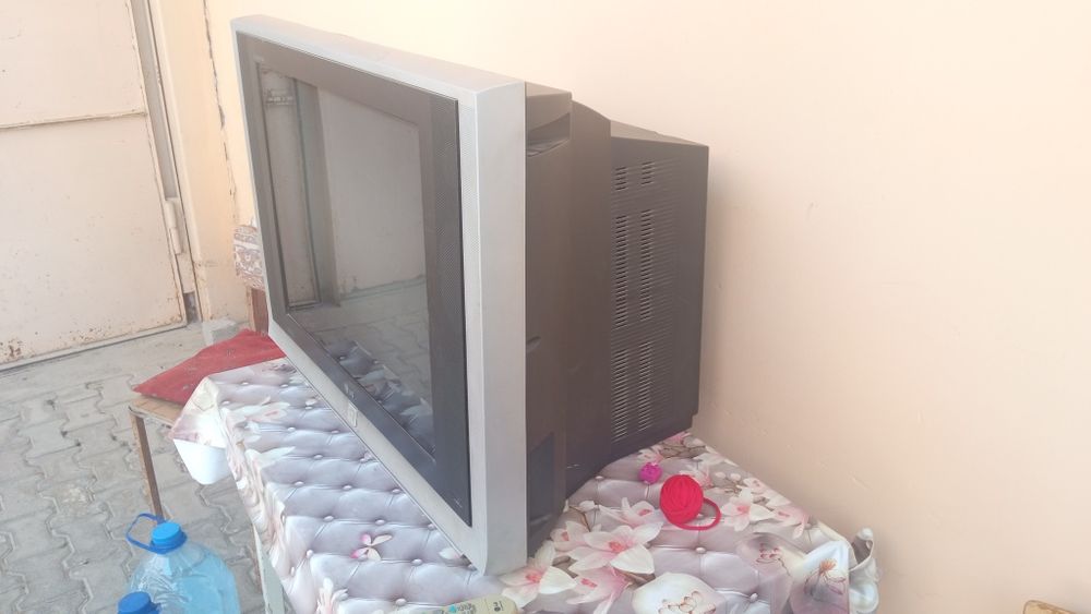 Televizor sotiladi 2 ta daewoo bilan Lg