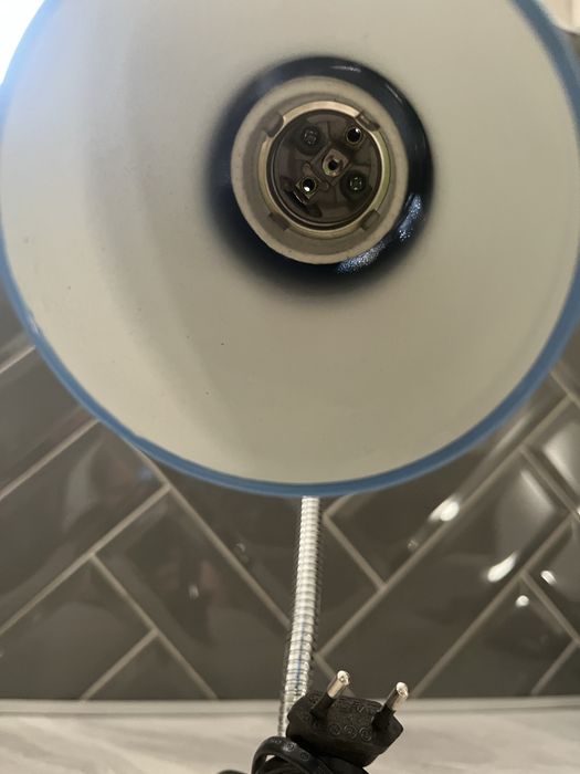 Настольная лампа