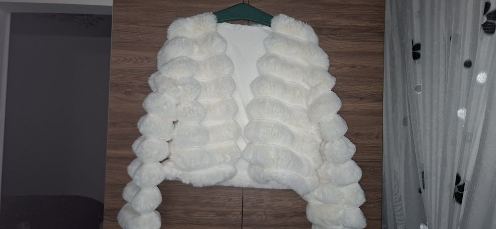 Blanita eleganta alba