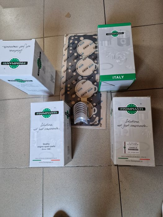 Set motor tractor fiat 315 original import italia camasi și pistoane