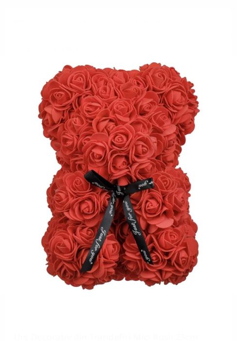 Urs trandafiri rosii