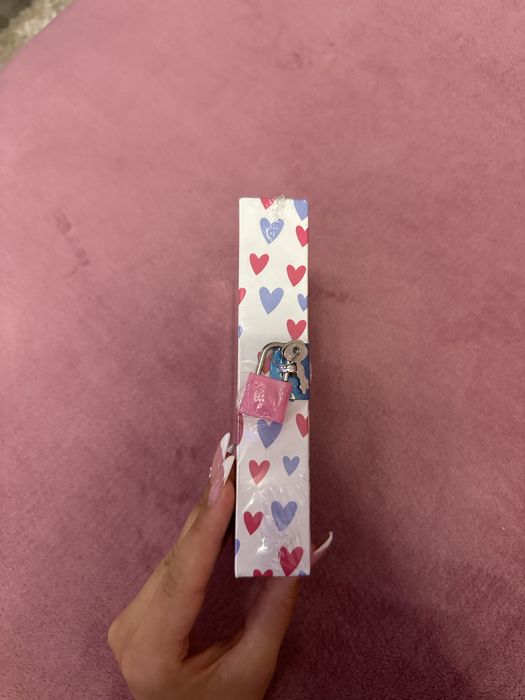 Заключващ дневник за момиче.