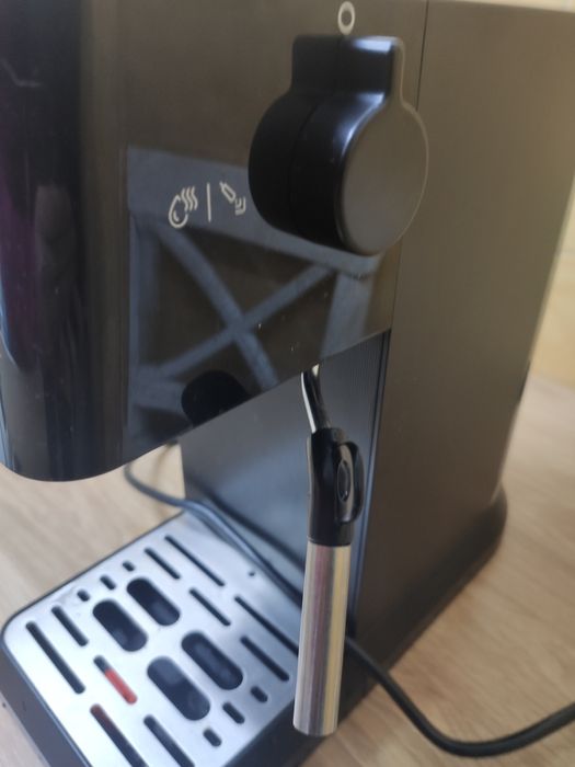 Espressor manual Beko CaffeExperto. Cadou râșniță