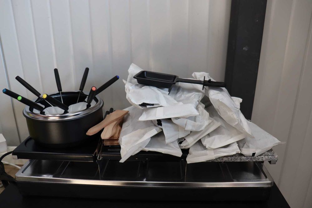 Livoo - Машина за раклет/фондю за 12 души - 5 в 1, мощност 1650 W