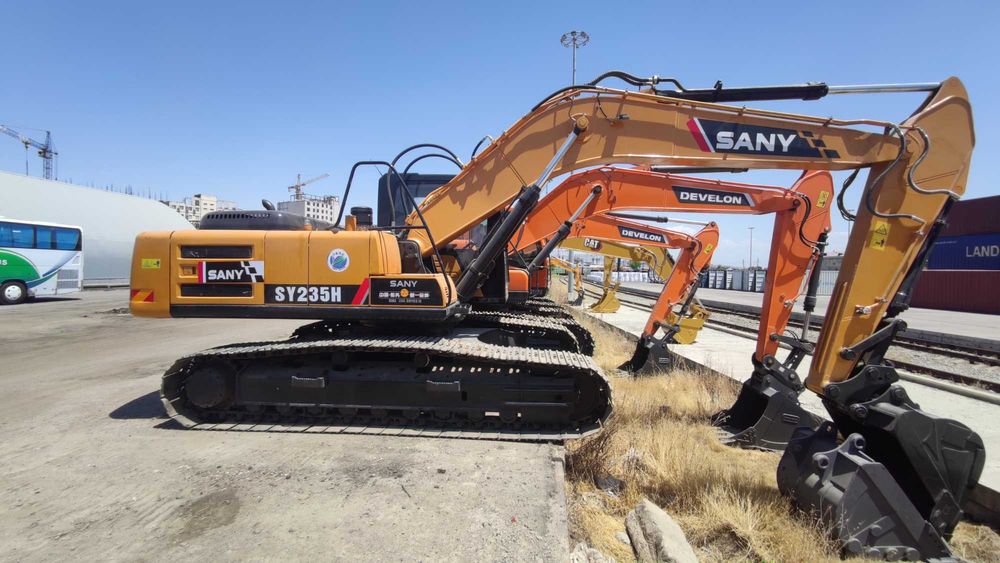 Ekskovator sany 235H sotiladi