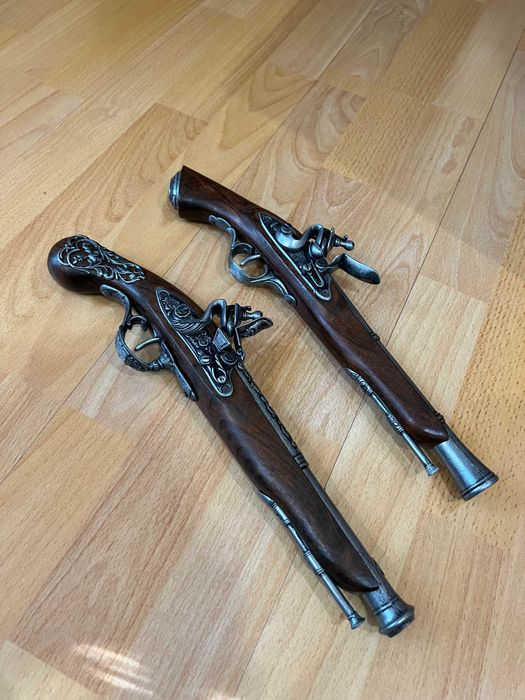 Реплика на кремъклия, комплект от два