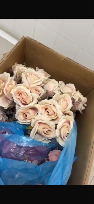 Пластмассовые цветы бу