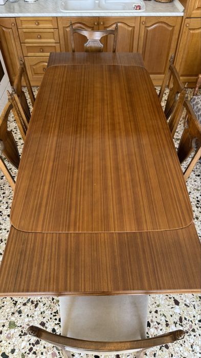 Класическа трапезна маса със столове - масив