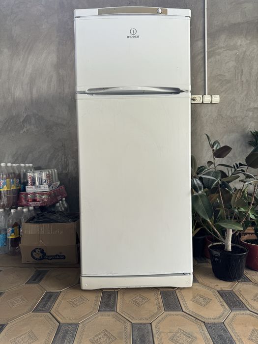 Холдельник в отличном состояний Indesit