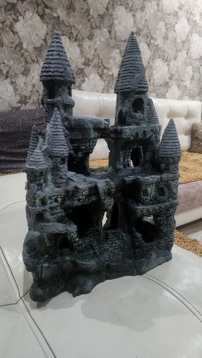 Замок - грот для аквариума