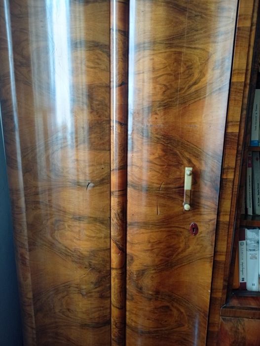 Dulap din lemn masiv