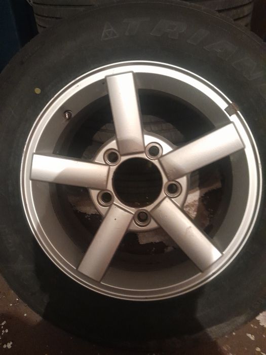 Покрышки летние, стояли на ниве