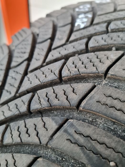 Зимни гуми 4 броя SEMPERIT SpeedGrip5 205 60 R16 дот 2721