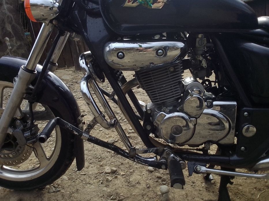 Daelim VT 125 chooper