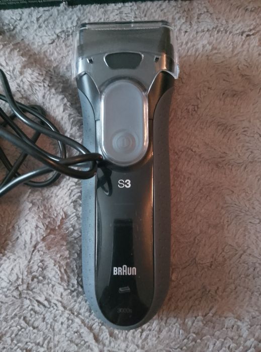 Продам электробритву  braun