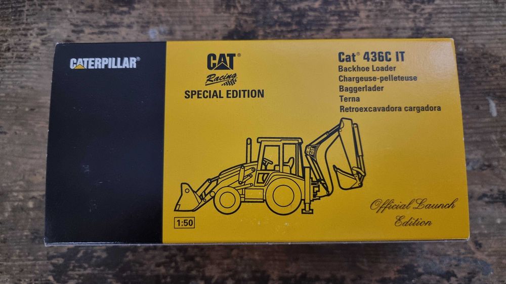 Se vinde macheta buldoexcavator CAT 436C IT