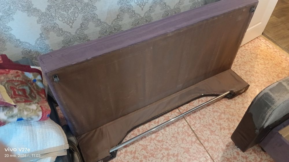 Продаю старый диван