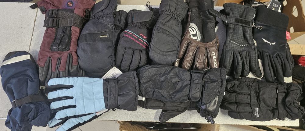 Manusi de ski mai multe modele