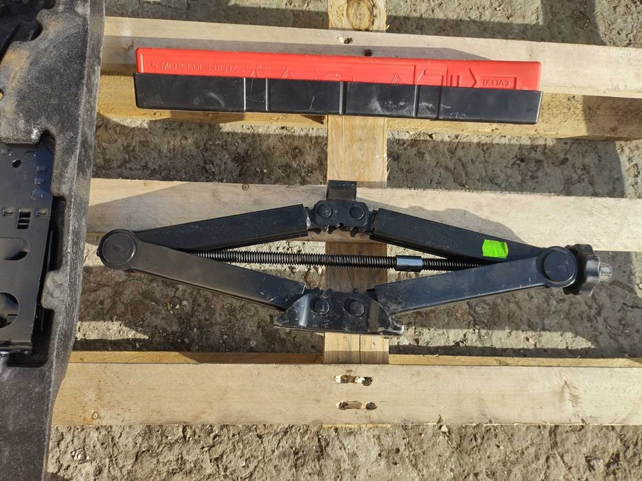 Авариен Комплект Органайзер Крик Mercedes ML Комплект за Багажник