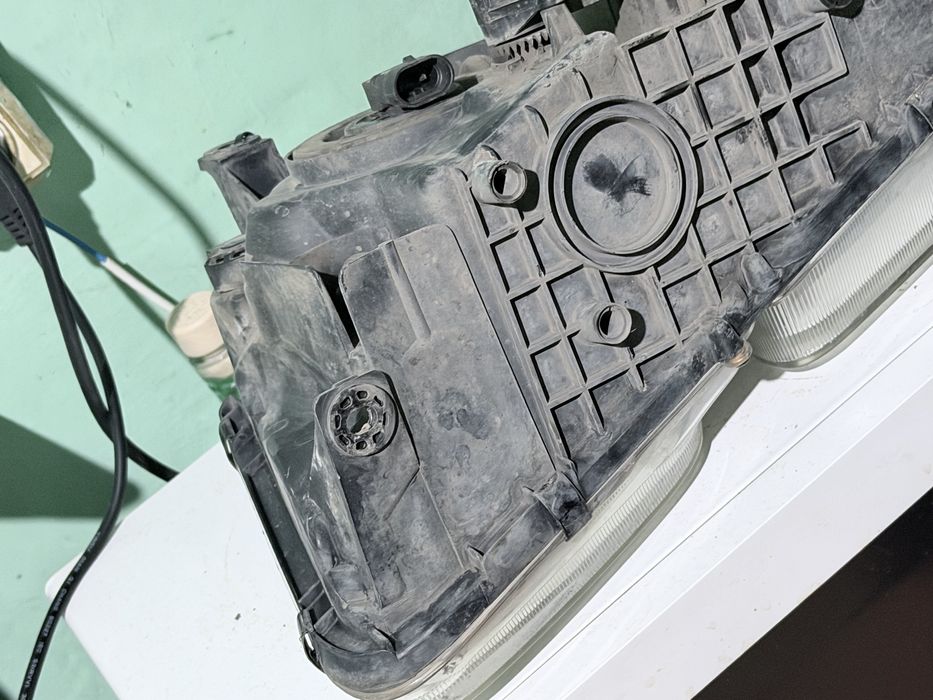 Передняя правая фара лх470