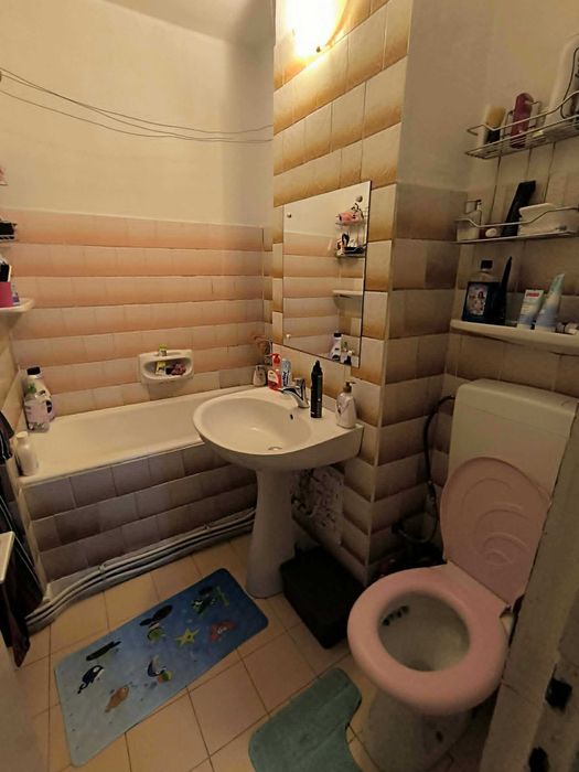 Vand apartament cu 4 camere
