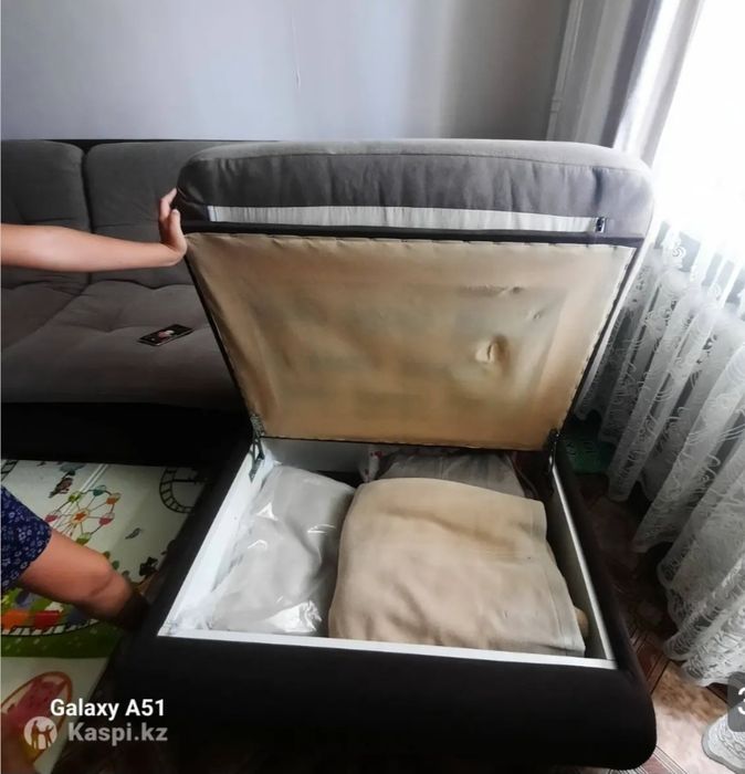 Продается диван.