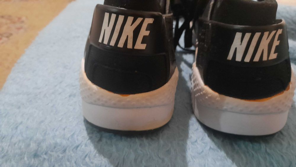 Vand incalțămunte sport