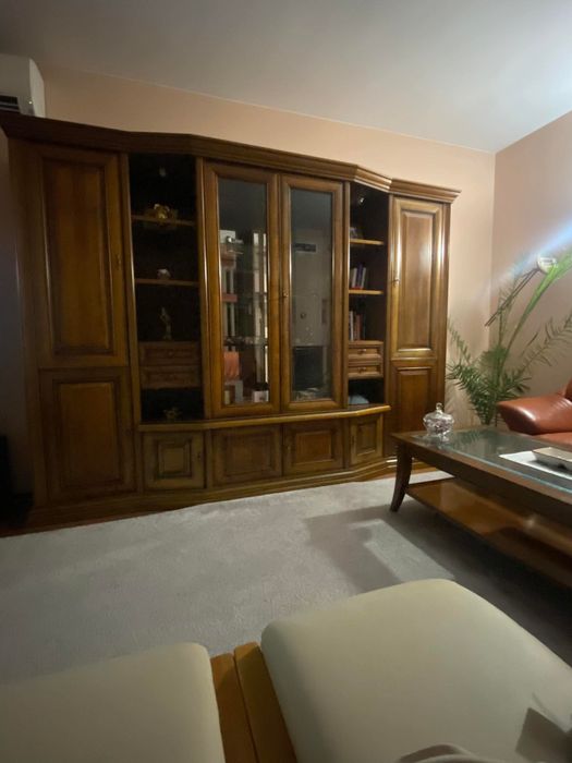 Висококачествена дървена витрина - библиотека