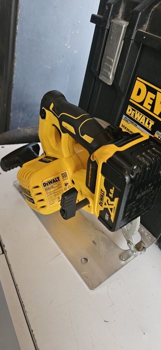 Circular Dewalt DCS 570