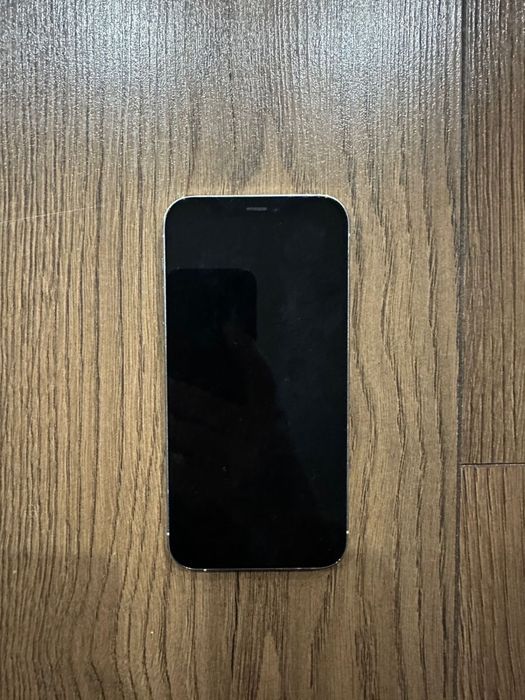Продам iPhone 12pro.