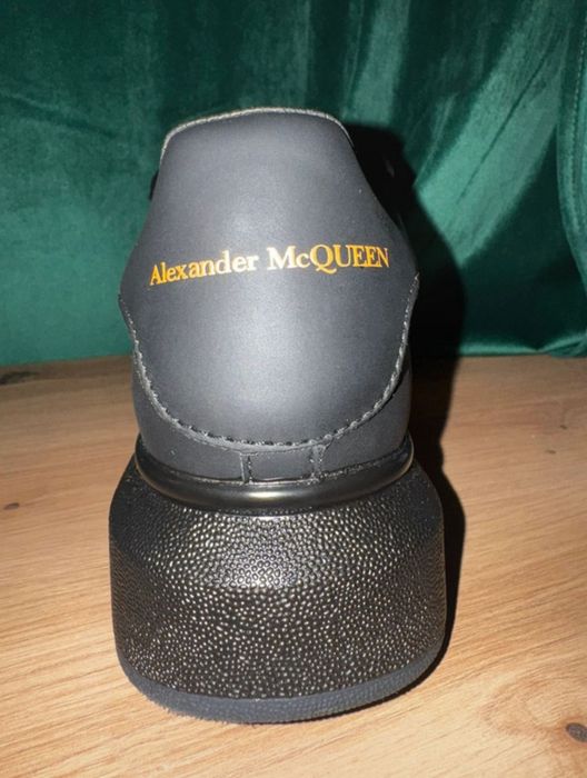 Alexander McQueen la DOAR 249 LEI