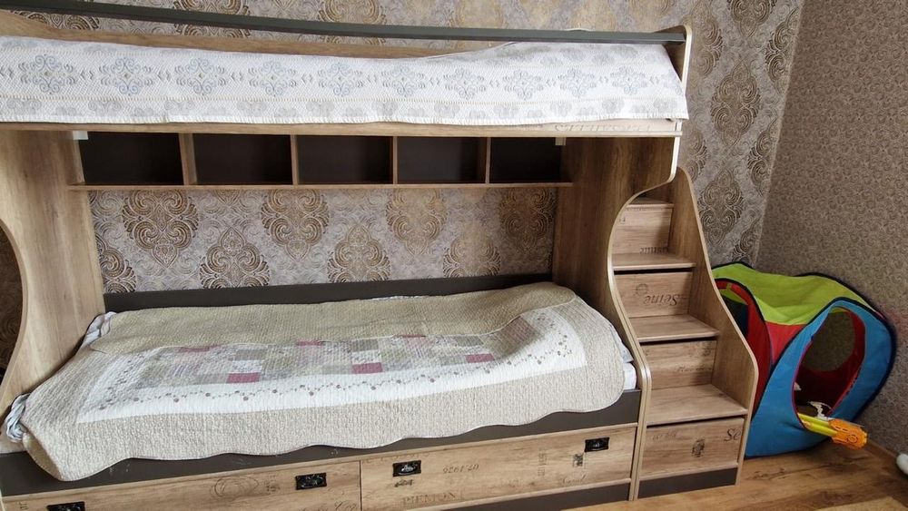 Продам спальный гарнитур