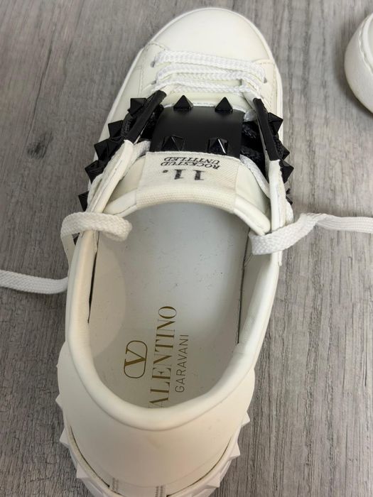 Adidasi Valentino