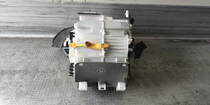 Aeroterma bord 9824205580 Peugeot 208 prima generatie (facelift)