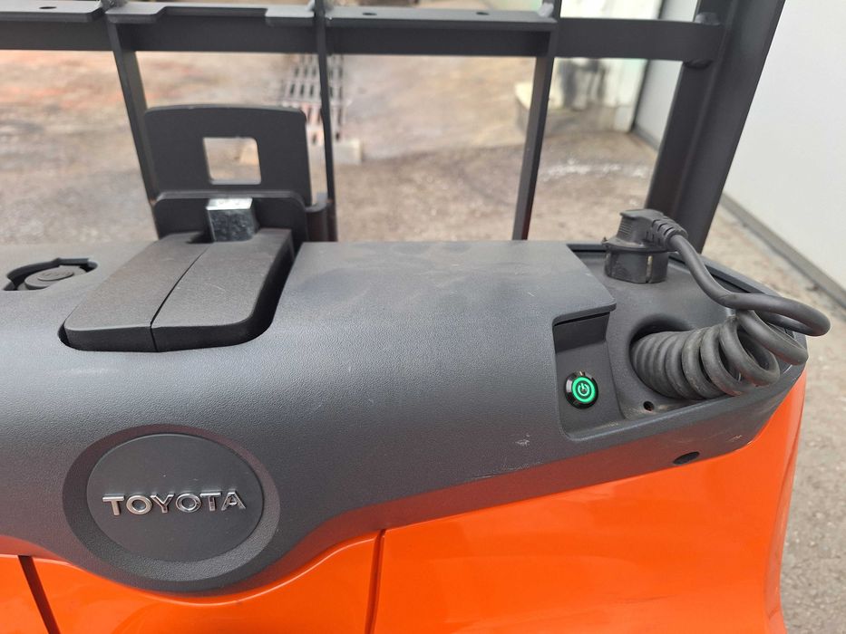 Електрическа палетна количка Toyota LWI160 Li-ION-212 м.ч.