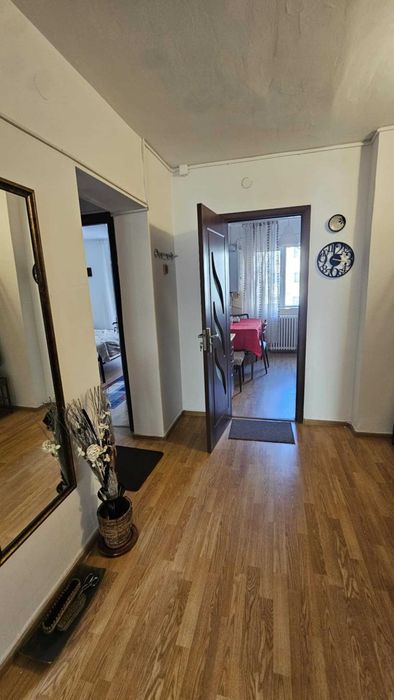 Apartament 3 camere decomandat de închiriat Podu Roș