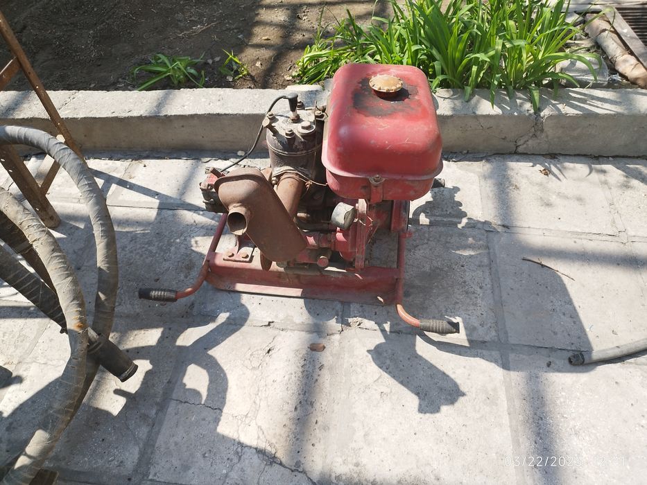 Мотопомпа сотилади