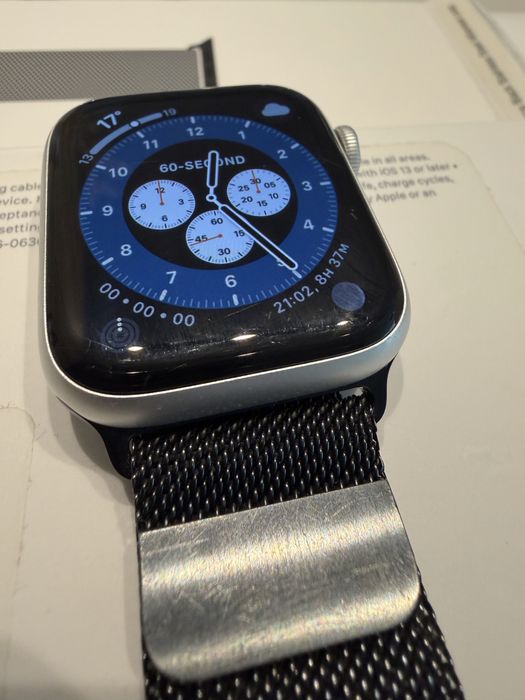 Apple watch Series 5 silver 44mm with milanese loop