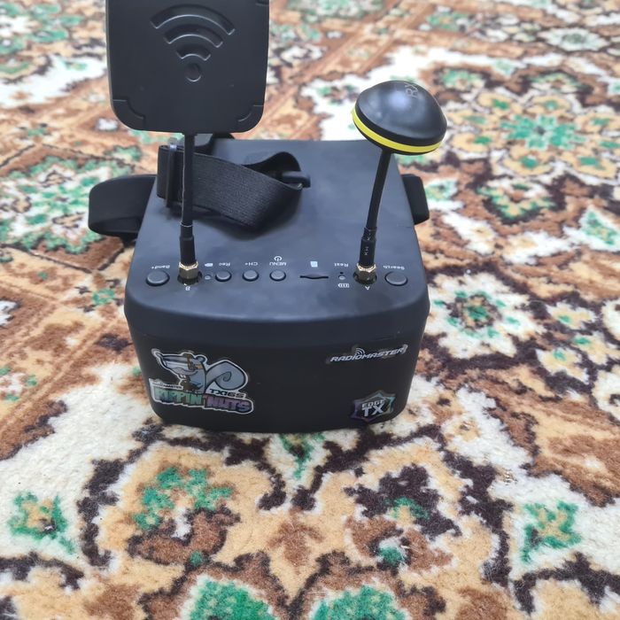 Продам видеошлем Eachine EV800D