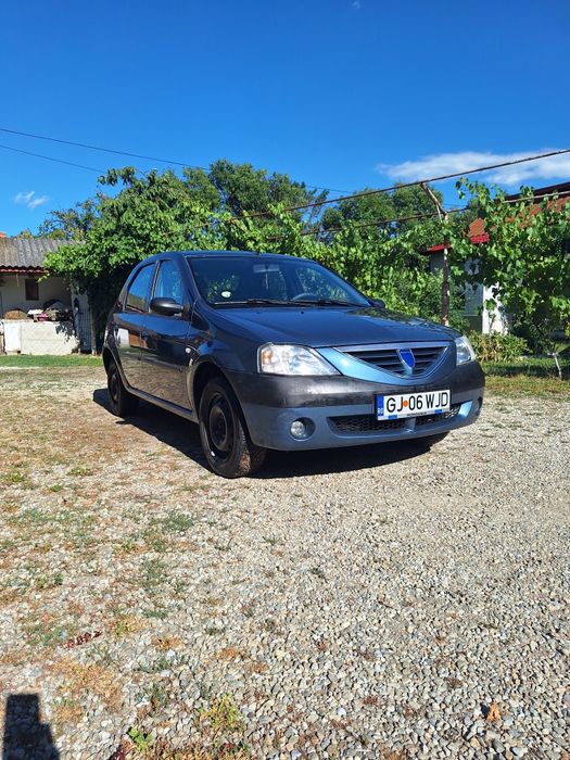 Vând Dacia Logan