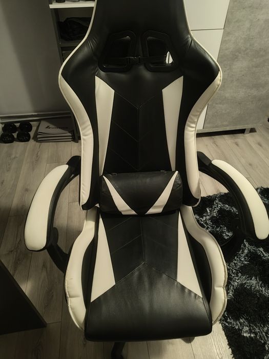 Scaun de gaming cu masaj