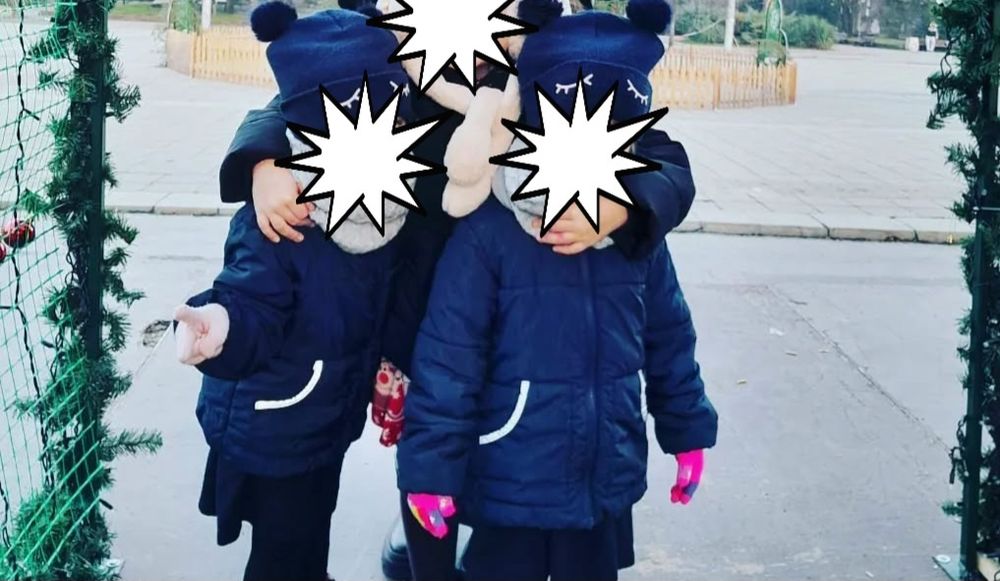 Якета и палта за близнаци момичета